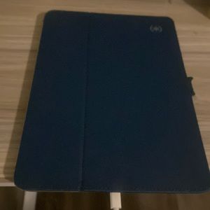 iPad 6th generation with speck case, Apple pen, and replacement tips